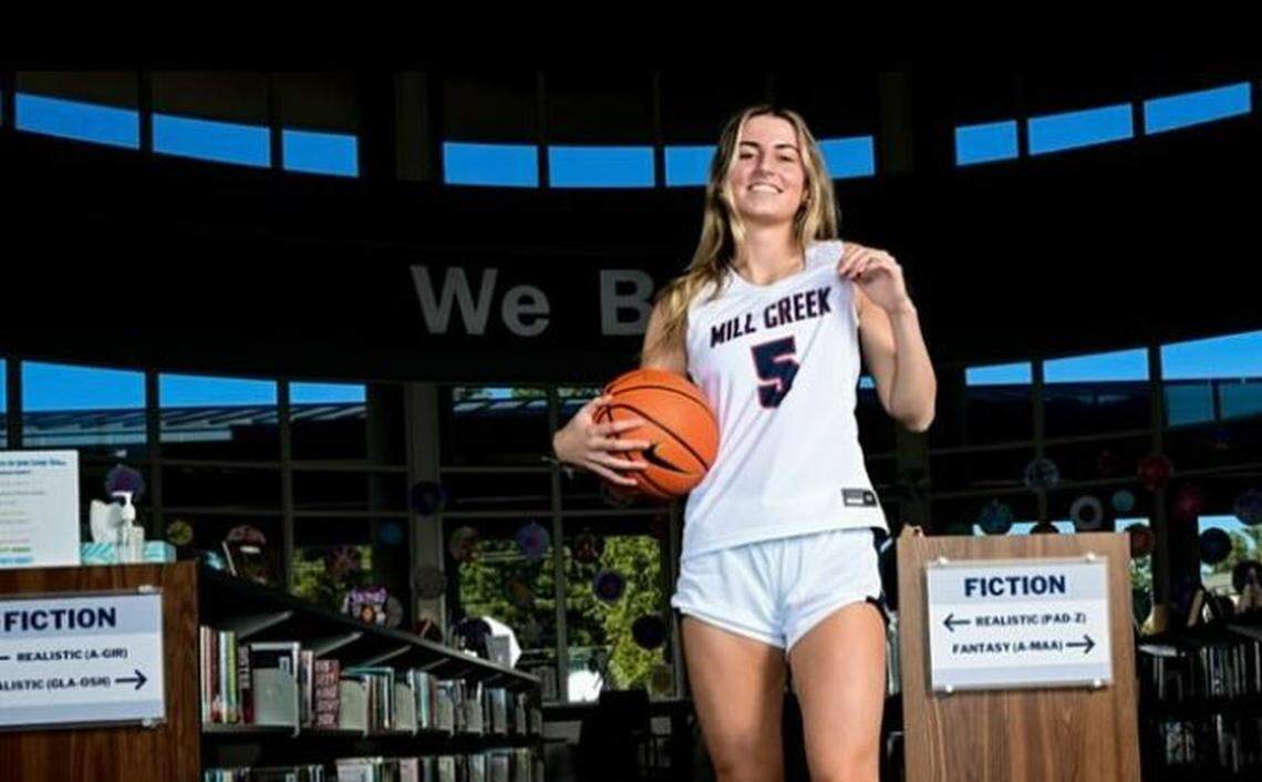 Bella Ragone is the daughter of former Louisville quarterback Dave Ragone and former U of L basketball standout Marju Sober.