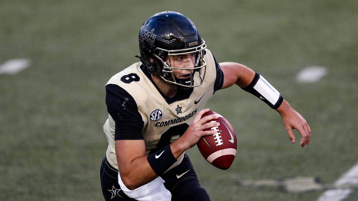 Vanderbilt true freshman quarterback Ken Seals (8) has thrown for over 300 yards in each of the Commodores’ past two games.