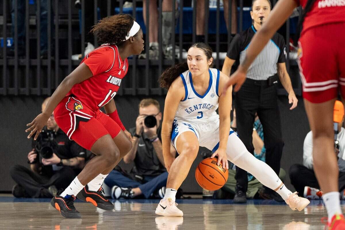Kentucky super-senior guard Georgia Amoore (3) is 43rd in NCAA Division I in scoring (18.5 ppg) and second in assists (7.47 apg).