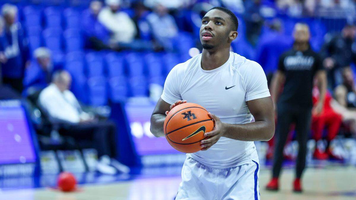 Kentucky guard Lamont Butler warms up before Saturday’s game against Louisville.