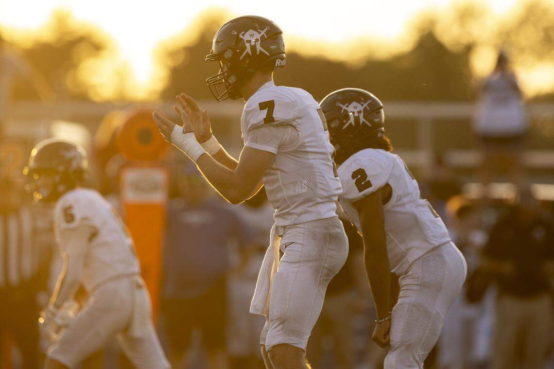 South Warren's Camden Page (7) waits for the snap during an Ecampus.Com Bowl game at Lexington Christian Academy in Lexington, Ky., on Friday, Aug. 22, 2025.