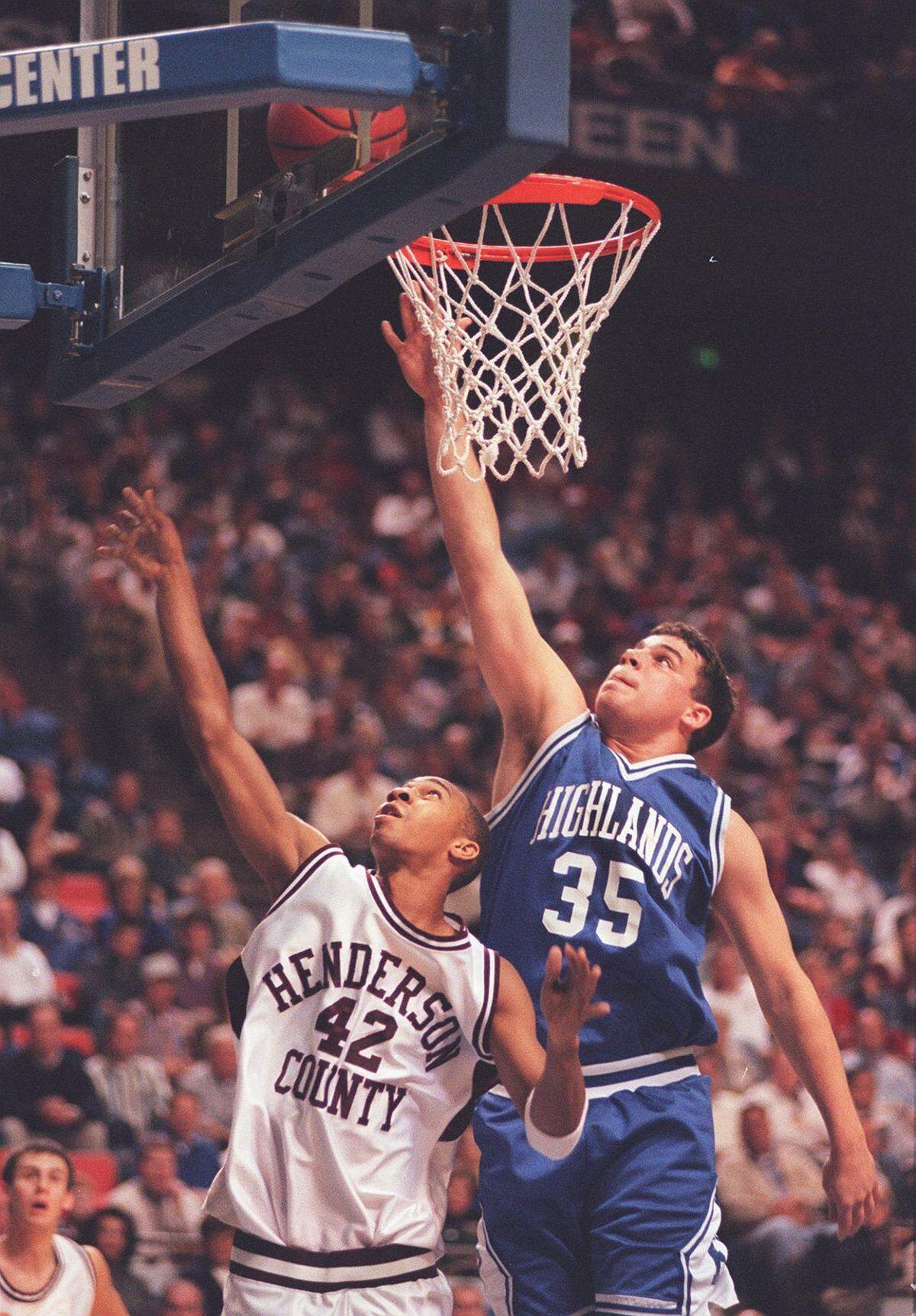 Former Highlands basketball star Derek Smith (35) would go onto be a standout tight end for the University of Kentucky football team.