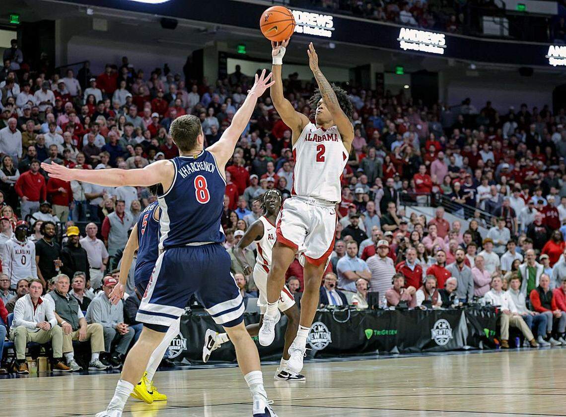 Alabama guard Aden Holloway (2) is averaging 22.3 points over the Crimson Tide’s past three games.