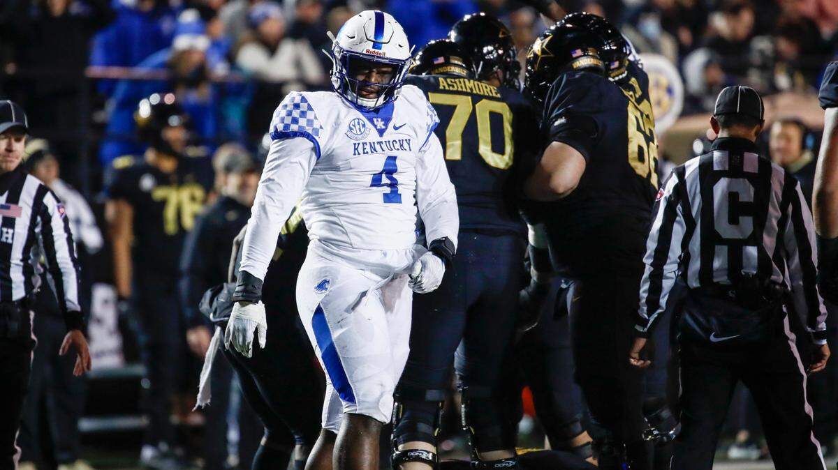 The draft stock of Kentucky defensive end Josh Paschal (4) seems to be on the rise in the lead-up to the NFL Draft.