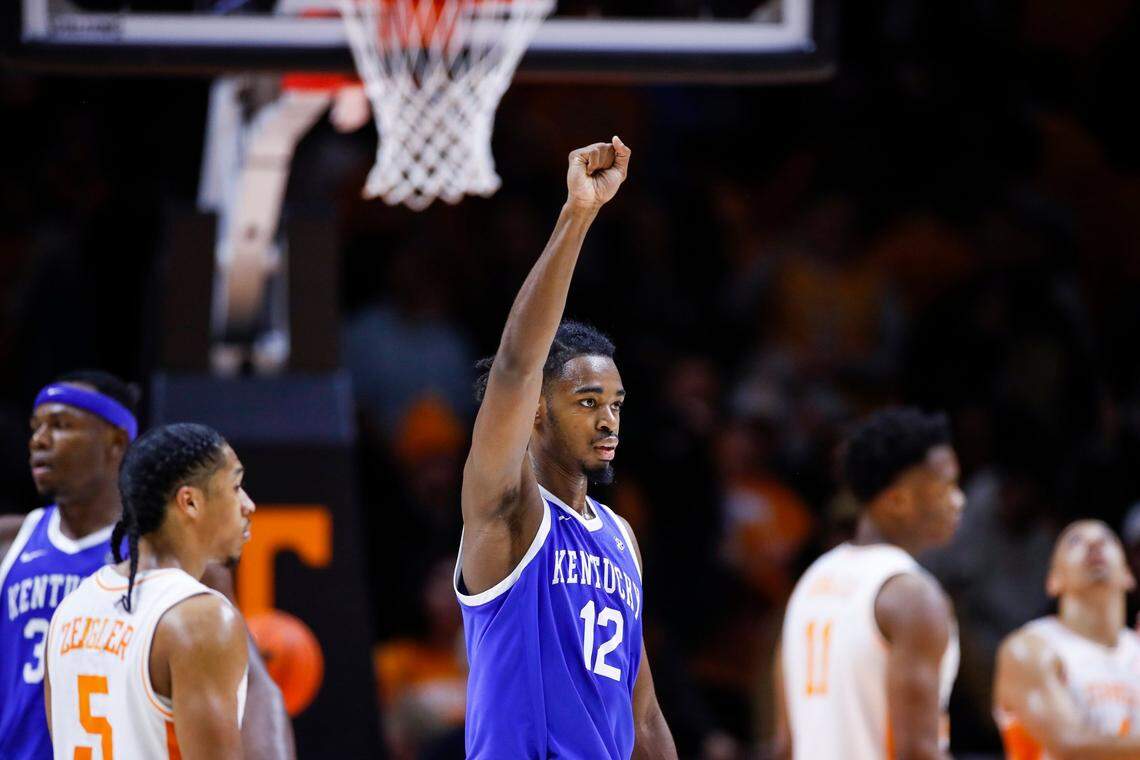 Kentucky’s Antonio Reeves, who was 8-for-8 from the free-throw line, celebrates in the final seconds of his team’s 63-56 victory over Tennessee on Saturday at Thompson-Boling Arena in Knoxville.