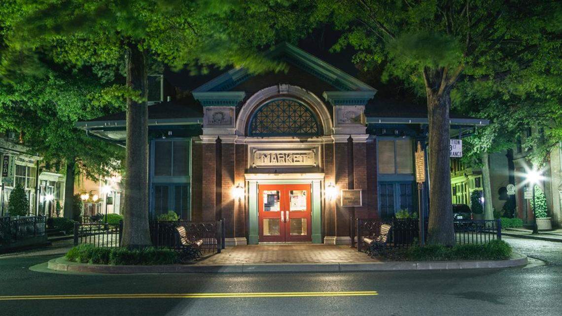 The 1905 Market House is one of Paducah’s most recognizable architectural landmarks housing Yeiser Art Center, the William Clark Market House Museum and Market House Theatre. Surrounding, Market House Square features tree-lined brick streets, locally owned restaurants and shops.
