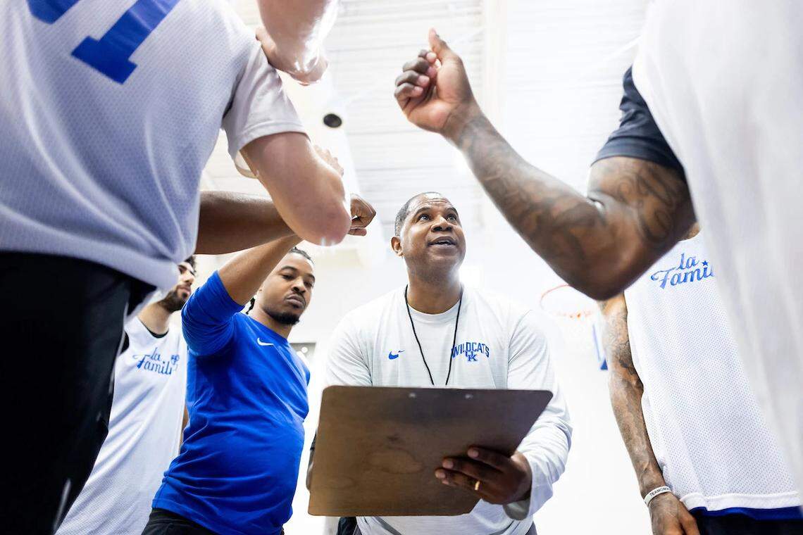 Sean Woods, center, was an assistant coach for the La Familia TBT team last summer.