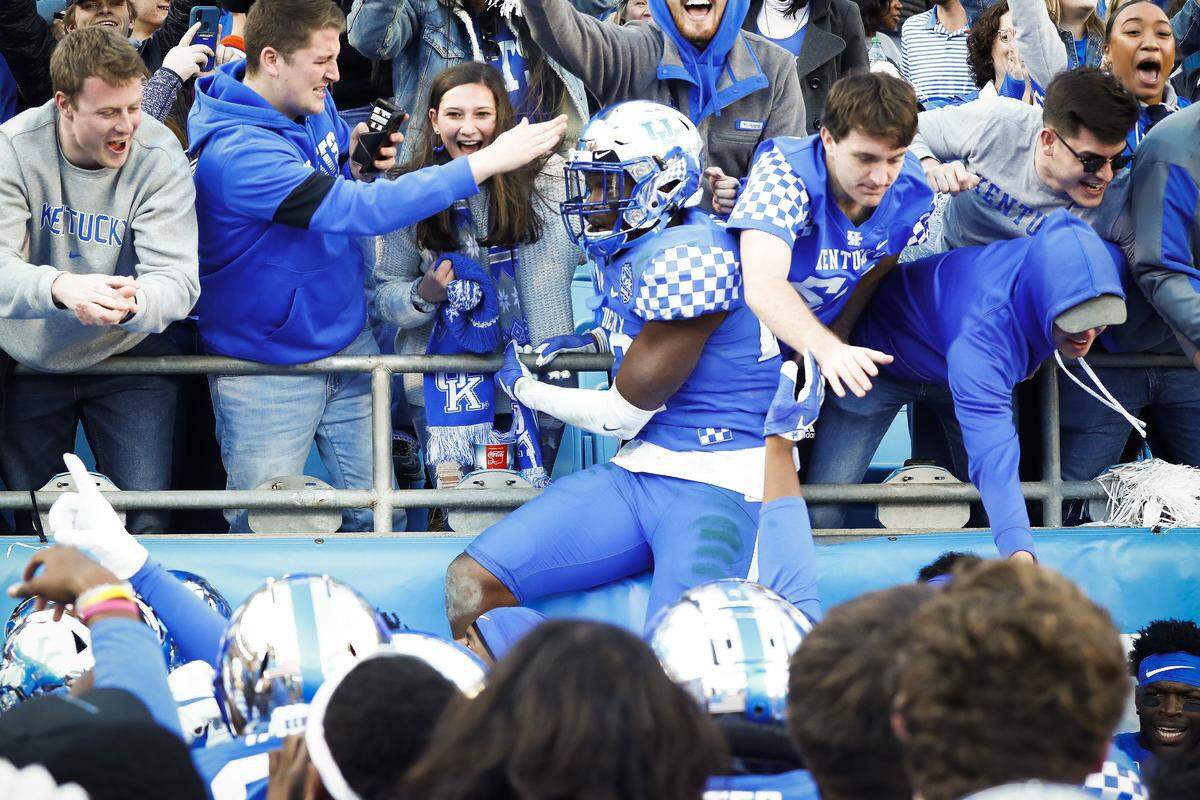 Kentucky linebacker Jordan Wright (15) celebrated with fans after scoring a touchdown on the final play of the game that extended UK’s margin over Virginia Tech from 31-30 to 37-30. The TD was set up when UK cornerback Brandin Echols forced a fumble from Hokies’ quarterback Hendon Hooker.