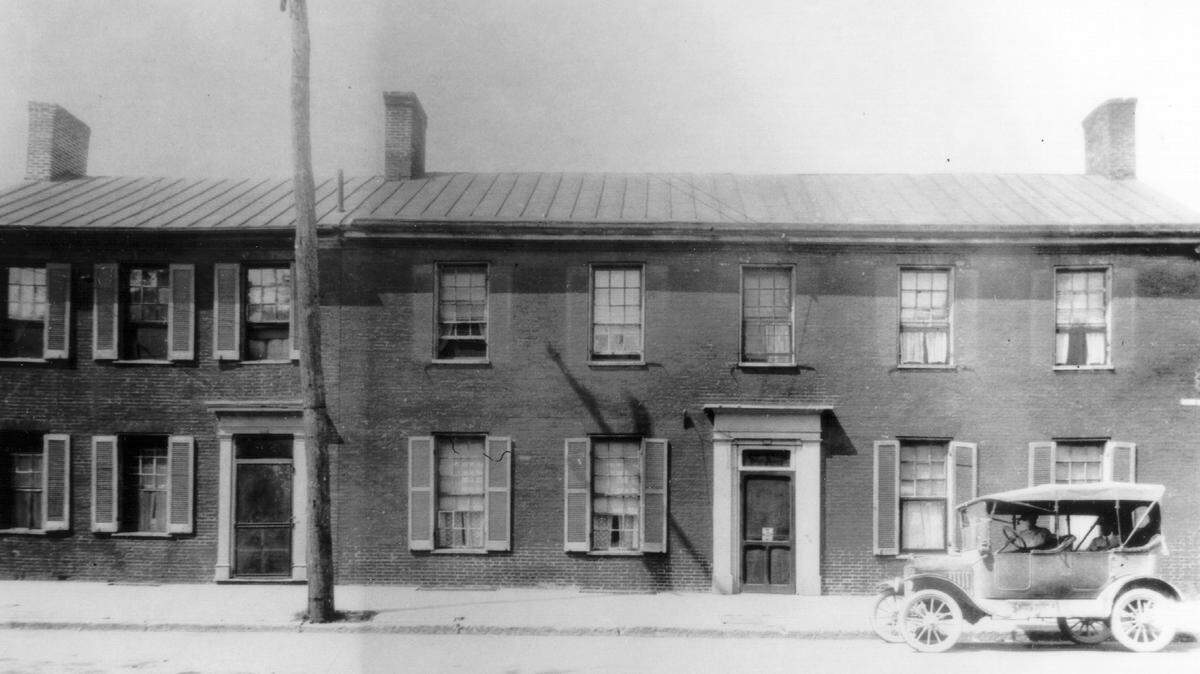 Ashland Terrace started in 1849 as the Home of the Friendless for those left destitute from cholera outbreaks in Lexington. At that time, the home was located on Short Street and served men, women and children. It later moved to High Street.