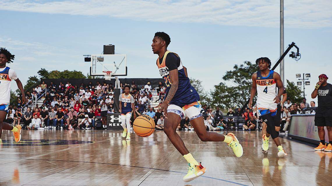 Class of 2023 Kentucky men’s basketball signee Justin Edwards plays during the Under Armour Next Elite 24 event in August in Chicago.