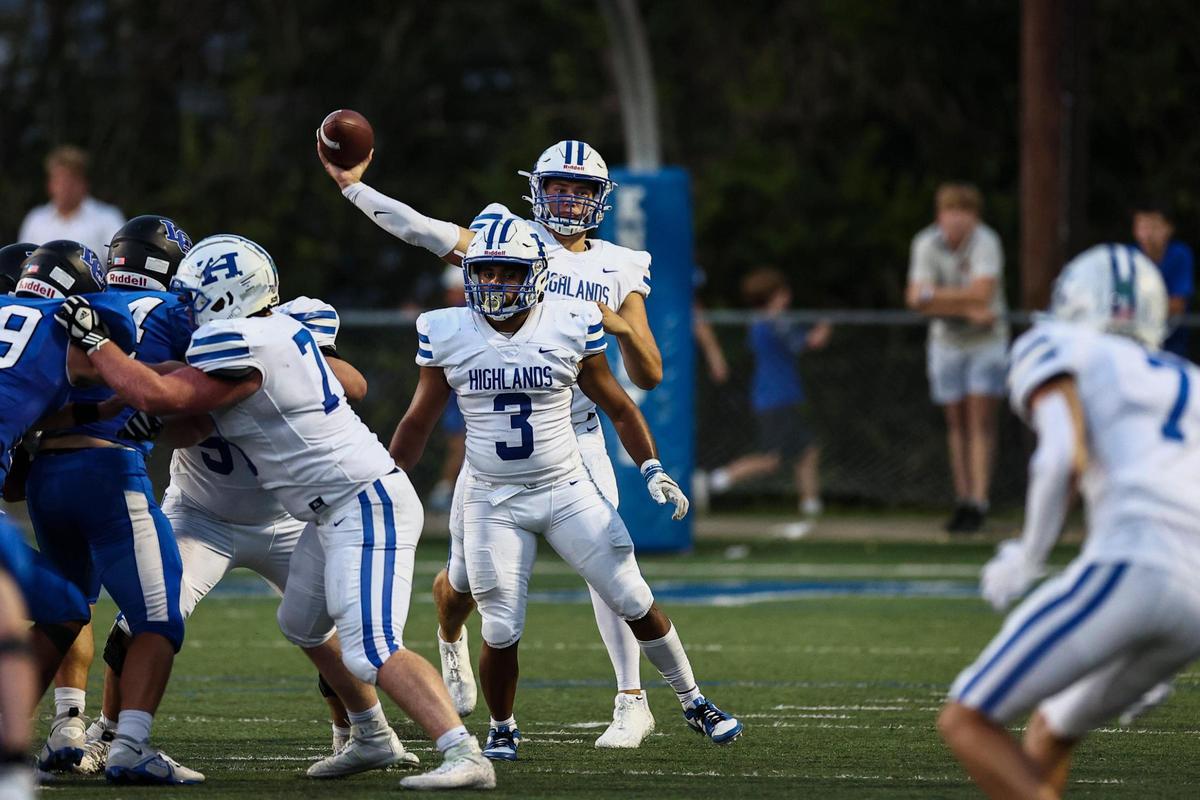 Highlands quarterback Brody Benke (8) has passed for 24 touchdowns and run for 17 this season.