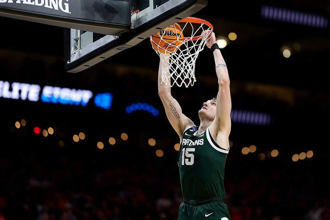 Michigan State center Carson Cooper (15) had two points and three rebounds in the Spartans’ 70-64 loss to Auburn in last season’s NCAA Elite Eight.