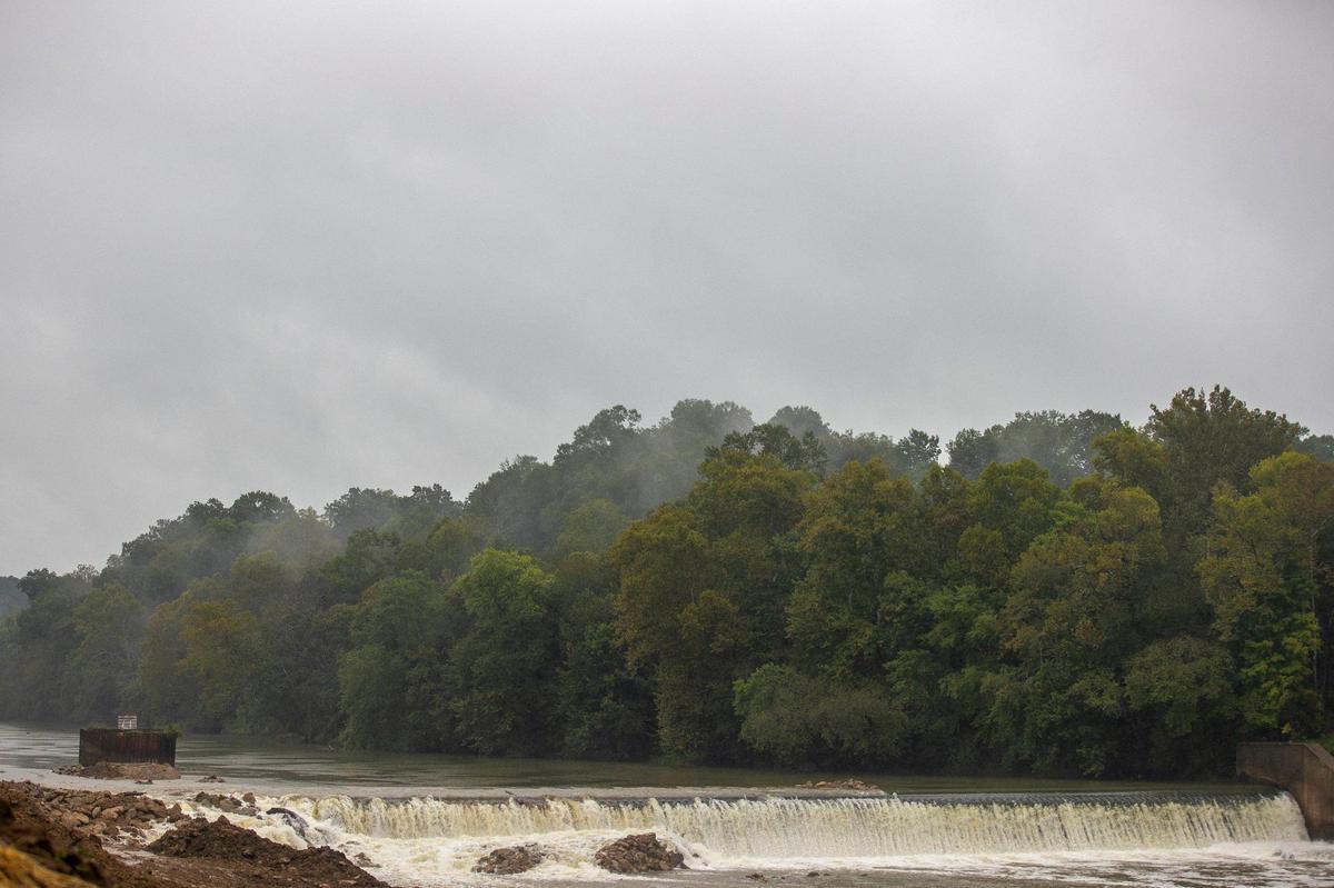 Environmental and federal groups have teamed up to remove Green River Lock and Dam No. 5 in Butler County, Ky. Monday, Sept. 20, 2021