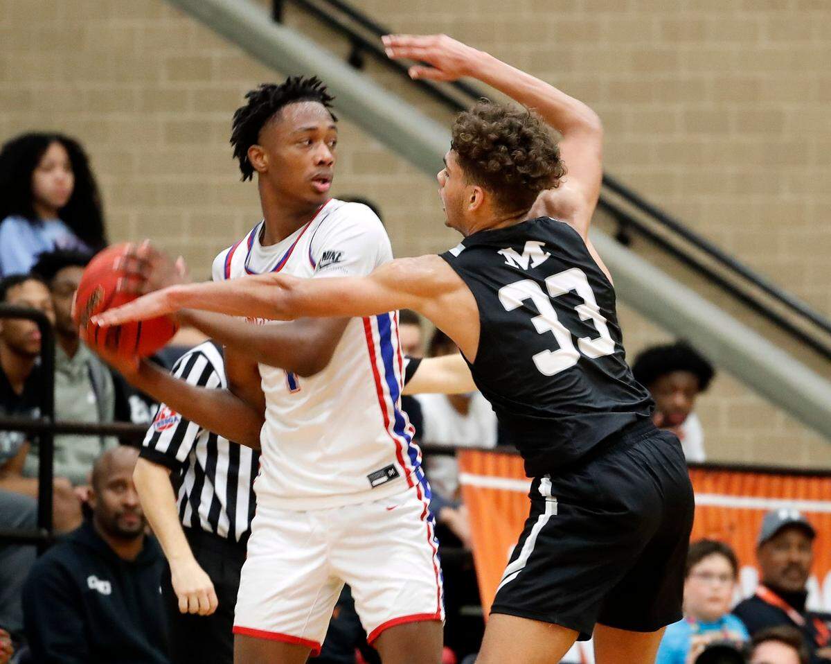 Ron Holland, left, is emerging as one of the top basketball recruits in the class of 2023.