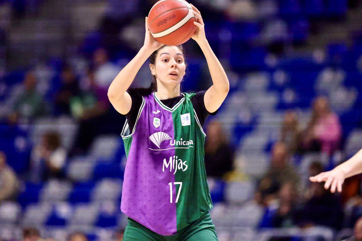 Kentucky incoming freshman Clara Silva joined Unicaja, a professional team in Spain, at the age of 13, and has played a pivotal role in the club’s success ever since.
