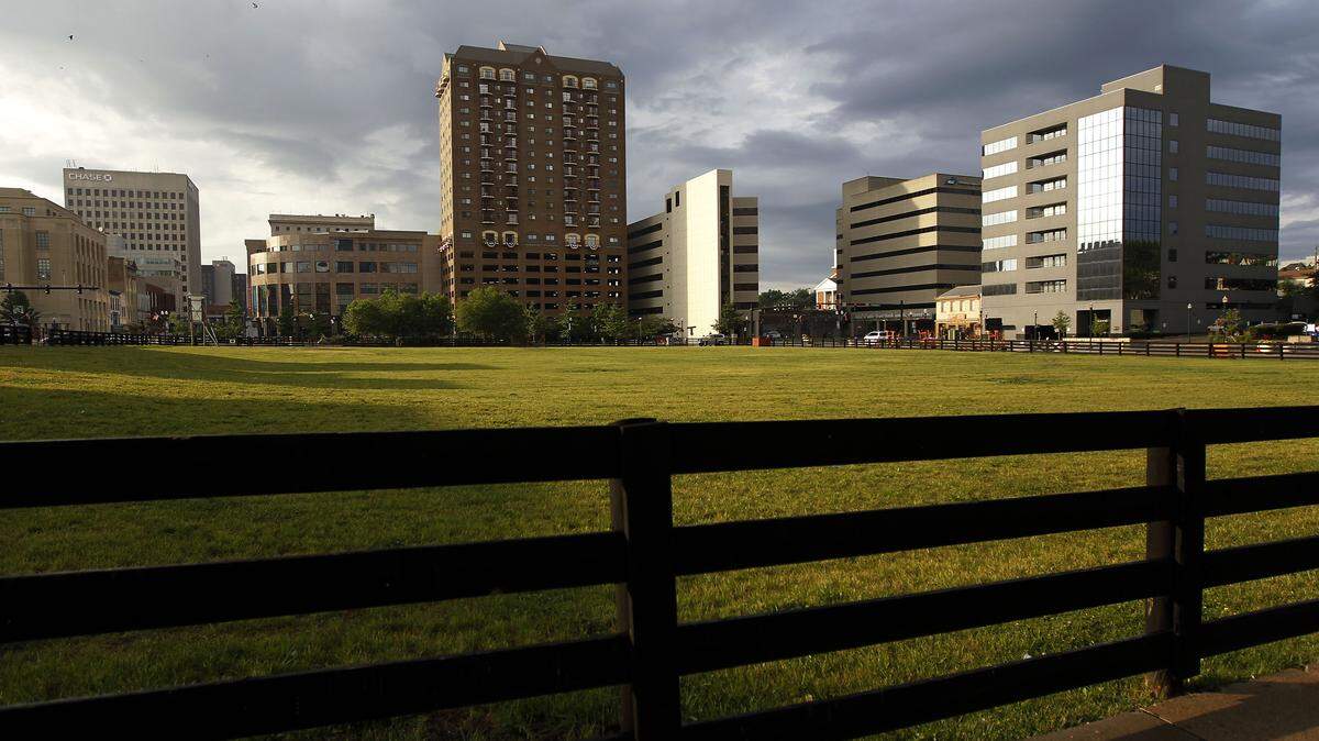 Above: At a public meeting in July, architect Jeanne Gang showed Mayor Jim Gray a model of her concept for CentrePointe. He suggested that Webb hire her to come up with a new design for the controversial downtown project.
Below: Buildings on the now pastoral block were razed in 2008.