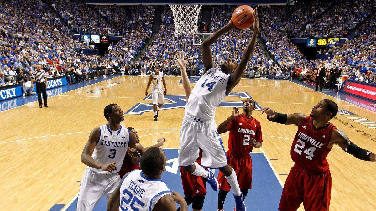 Kentucky Wildcats forward Michael Kidd-Gilchrist (14) put in two of his team high 24 points to go with 19 rebounds as #3 Kentucky defeated #4 Louisville 69-62 on Saturday December 31, 2011 in Lexington, Ky. Photo by Mark Cornelison | Staff