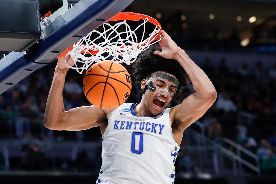 Kentucky forward Jacob Toppin dunks the ball against Saint Peter’s in last season’s NCAA Tournament game.