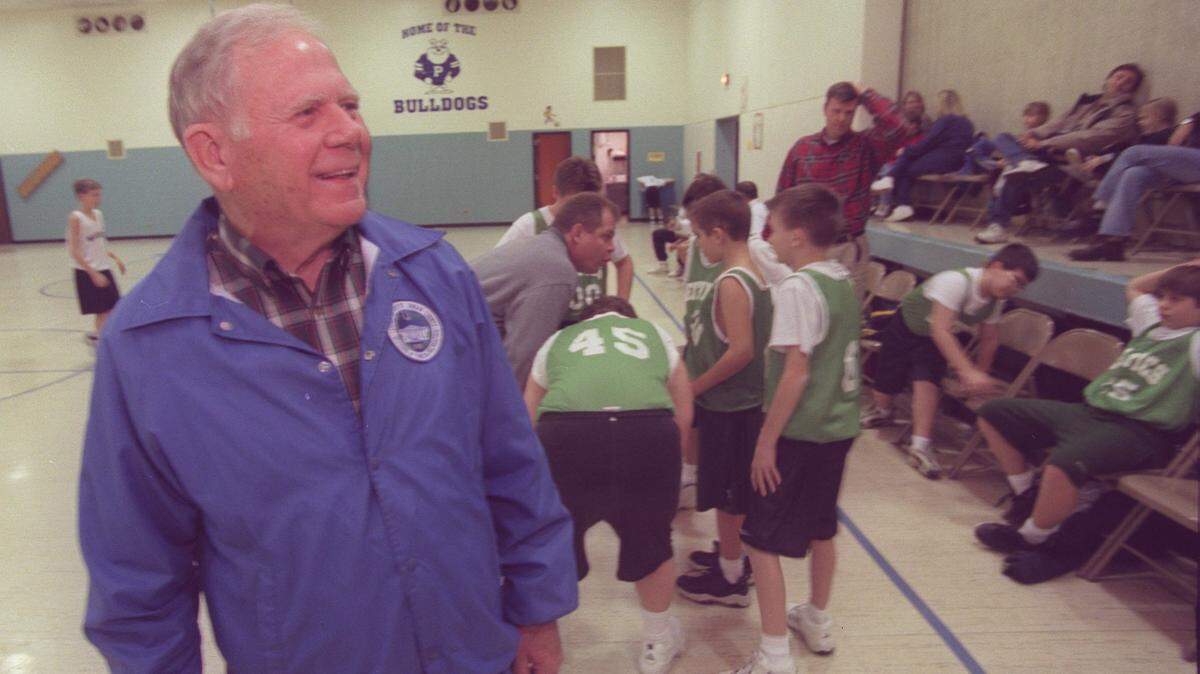 Richard “Dick” Derrickson, who celebrated his 95th birthday on Oct. 16, is believed to be the oldest living former Kentucky basketball player. Shown in January 2000 at Picadome Elementary School, Derrickson was a longtime supervisor of Lexington’s Parks and Recreation basketball.