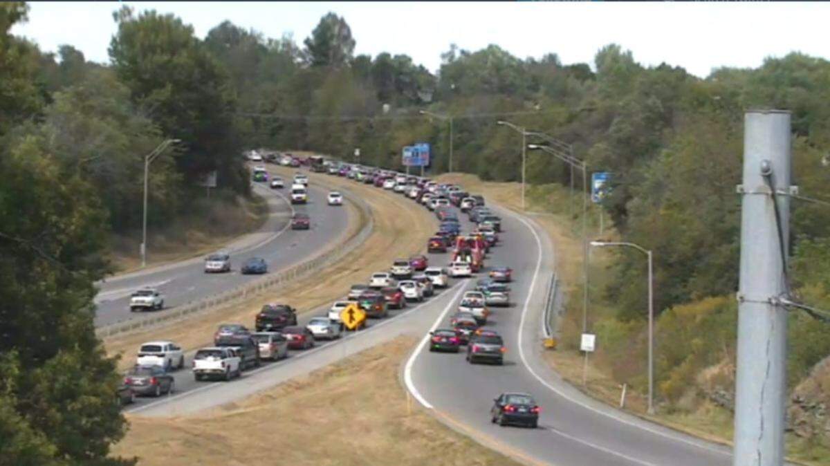 There was heavy traffic on the outer loop of New Circle Road Wednesday afternoon due to an injury crash on the Richmond Road overpass.