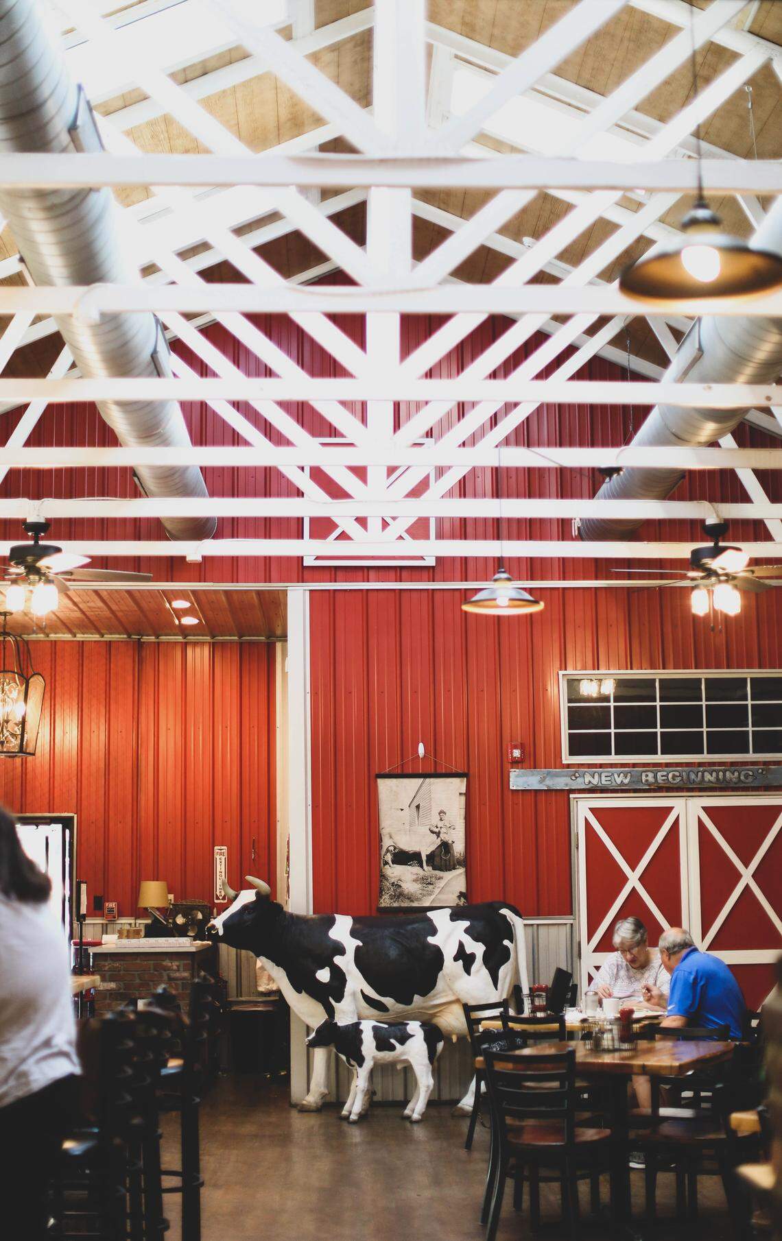 Mammy’s Kitchen is located in a barnlike structure and features bountiful breakfasts.