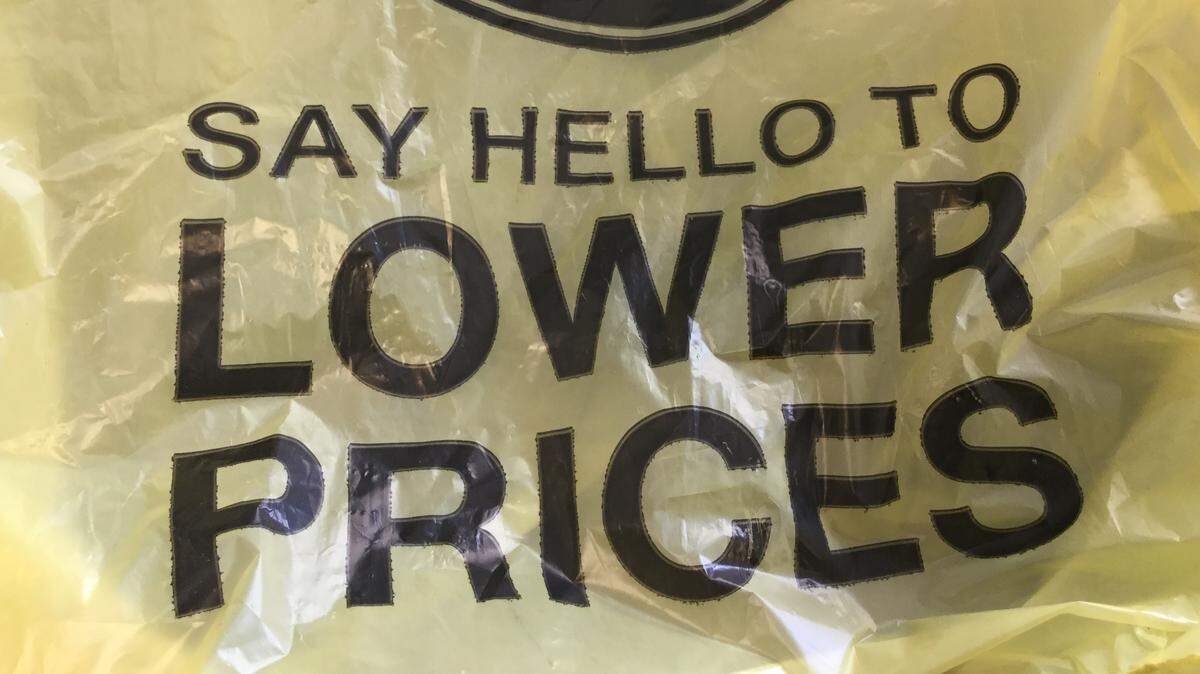 The new unpopular bag that has shoppers in an uproar on social media. Kroger says the change is only temporary to highlight lower prices on staples such as fruit, dairy, bread and peanut butter.