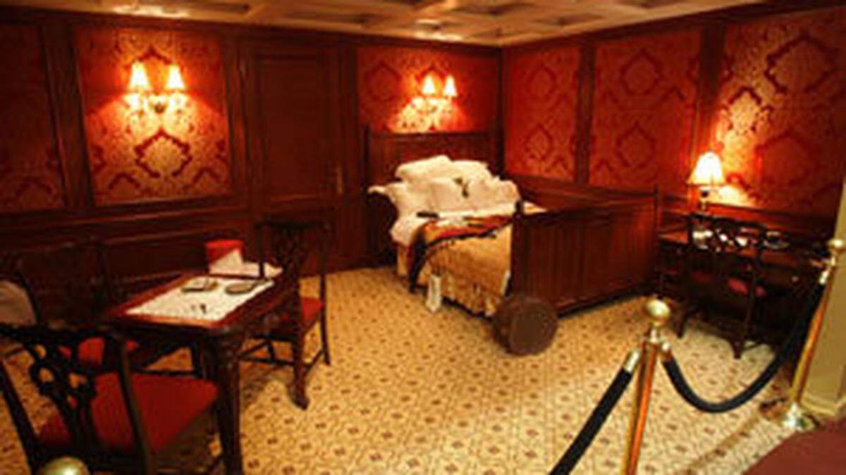 A re-creation of a first-class cabin on the Titanic is included in the exhibit. There's also a third-class hallway and cabin.  