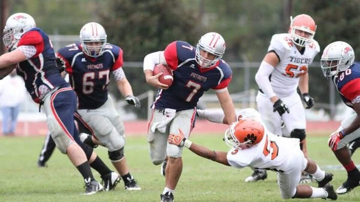 Cumberlands quarterback Adam Craig (7) is more of a runner than a passer, averaging 89 rushing yards a game with 24 touchdowns.