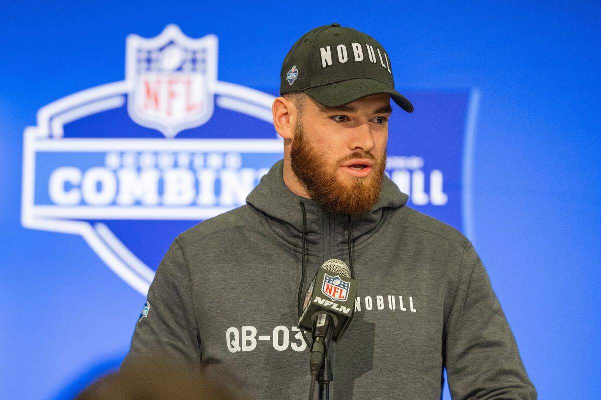 Devin Leary is in Indianapolis this week trying to impress NFL teams during the league’s annual scouting combine. The former Kentucky quarterback suggested that new UK offensive coordinator Bush Hamdan would do well to strike a balance between the complexities of NFL offenses and the simplicity necessary to connect with less-experienced college players.