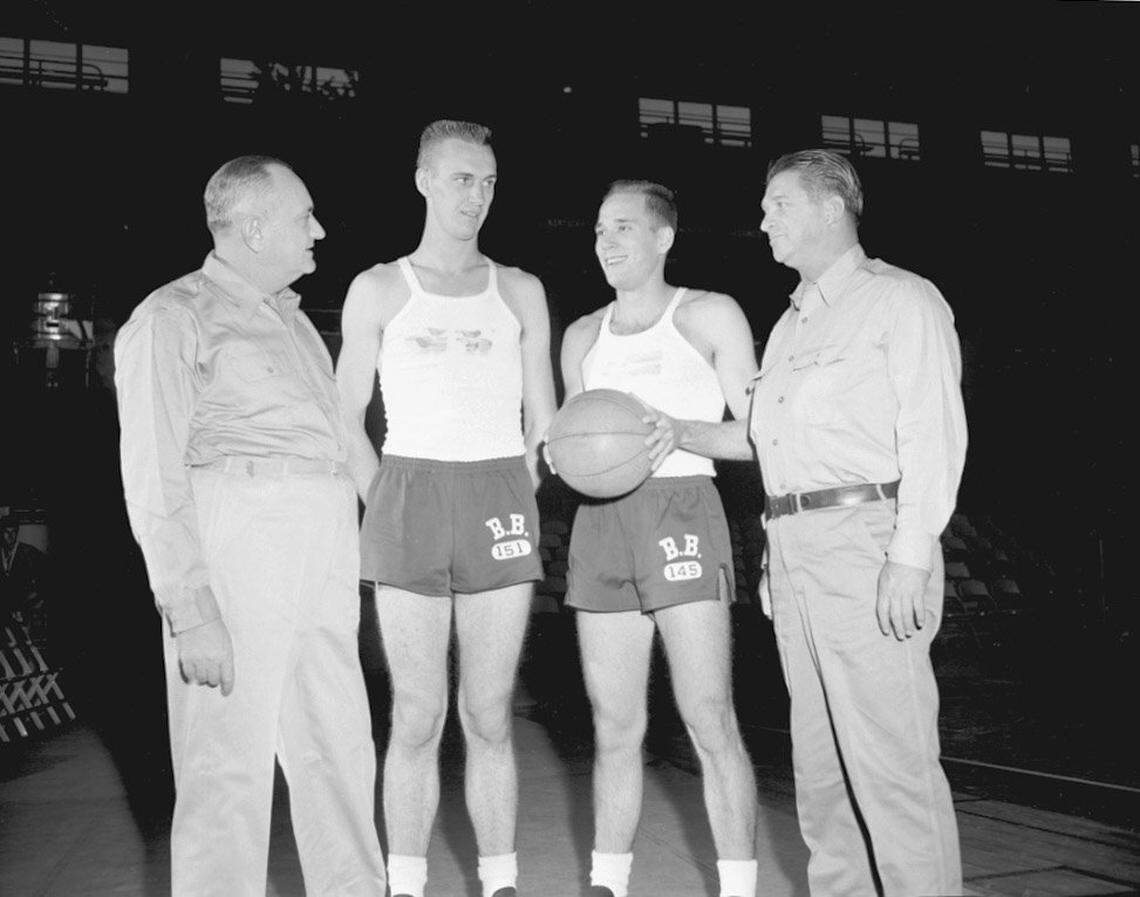 Kentucky Coach Adolph Rupp, left, posed for a photo with, from left, Bob Burrow, Billy Evans and assistant coach Harry Lancaster on Nov. 2, 1954. It was Burrow’s first season with the Cats.