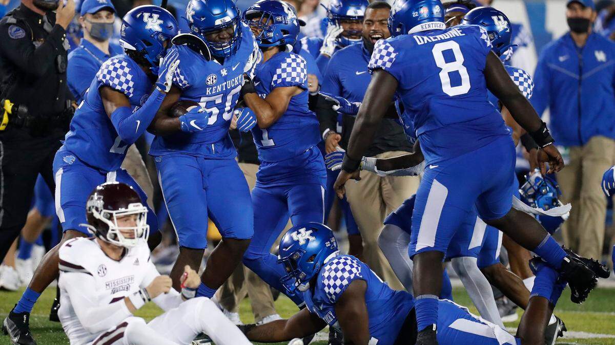 Kentucky’s defense puts pride on the line, picks off 6 passes in 24-2 win