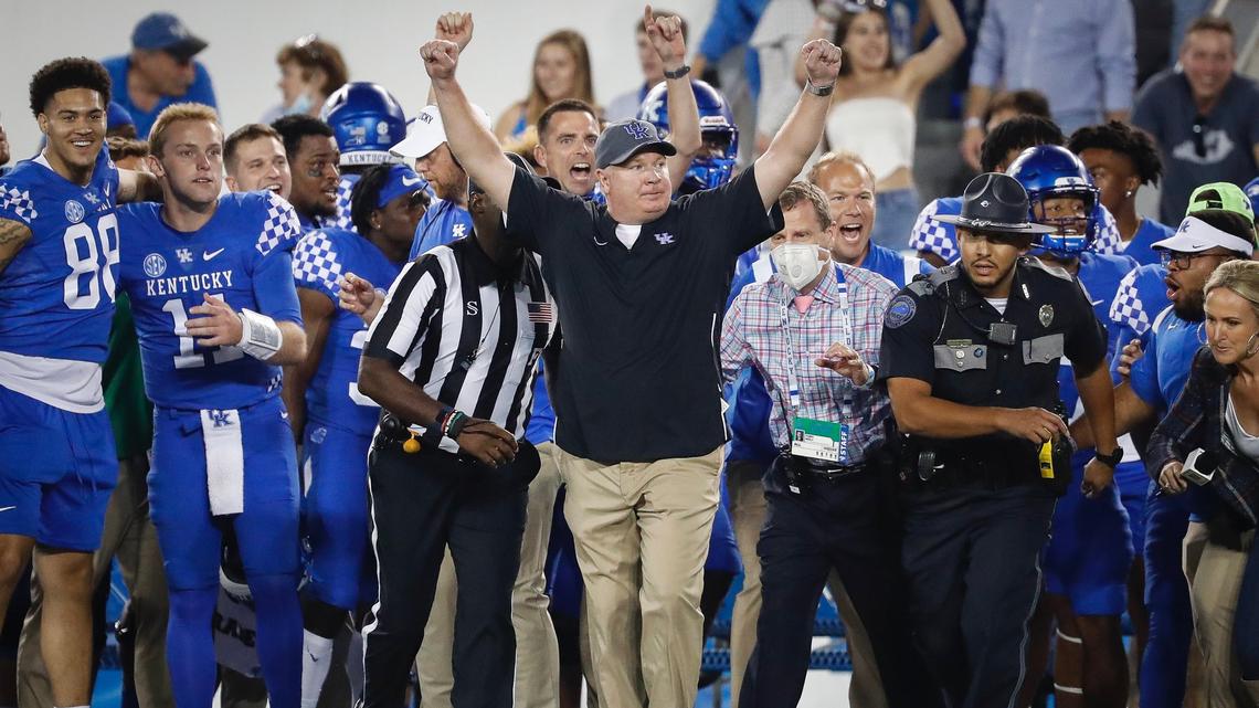 Kentucky Coach Mark Stoops celebrated during the Wildcats’ 20-13 victory over Florida on Saturday night.