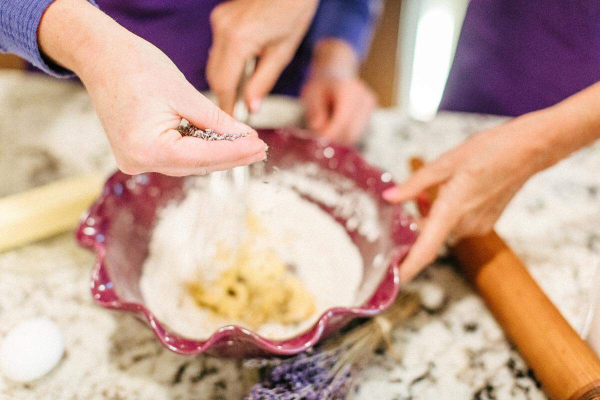 Woodstock Lavender Co. started introducing lavender refreshments to visitors to their farm. Now they are offering culinary boxes with recipes and lavender items.