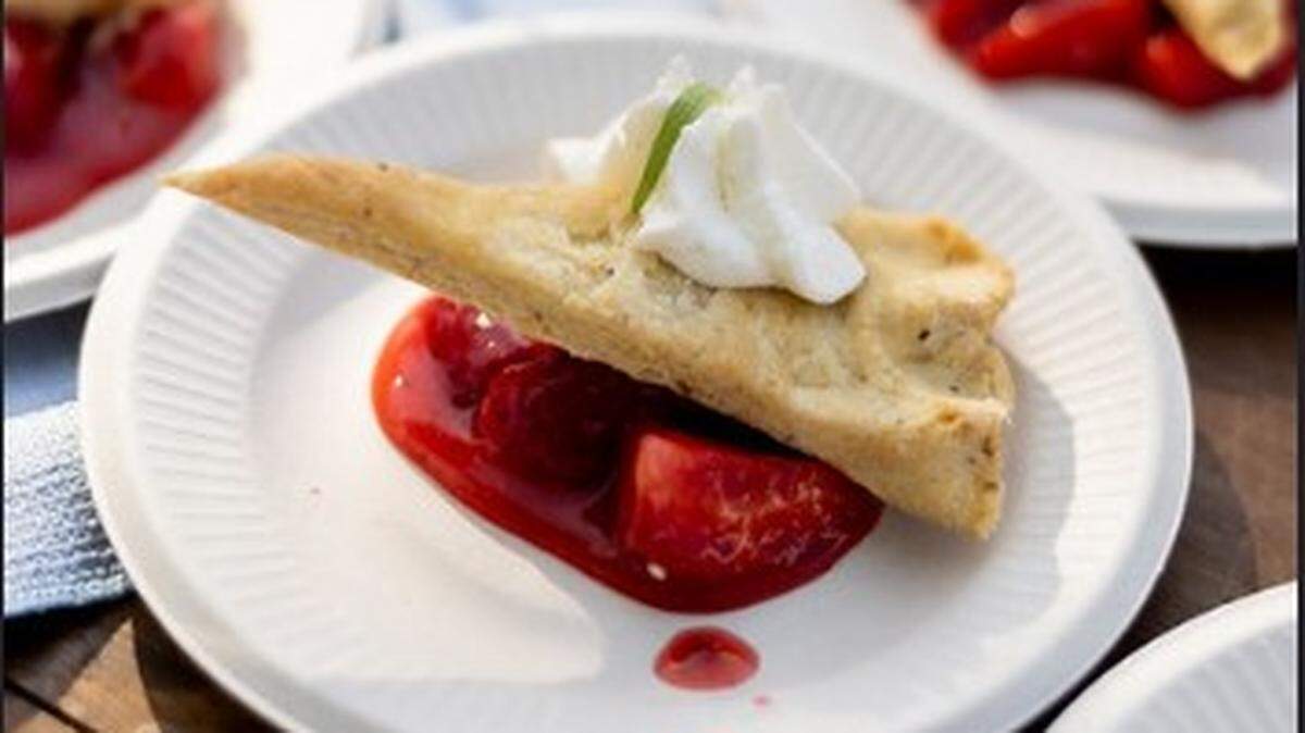 F.E.A.S.T. at Fasig-Tipton is the annual fundraiser for FoodChain and helps provide thousands of meals every year to those in Lexington facing food insecurity. The event brings together female chefs who prepare special small plates.