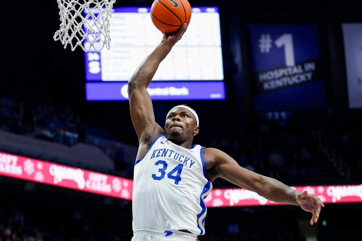 Kentucky star Oscar Tshiebwe (34) had 12 points, 16 rebounds, two assists, two steals and two blocked shots in UK’s 86-52 win over North Florida last season. The Ospreys return to Rupp Arena on Wednesday afternoon to face the Wildcats again.