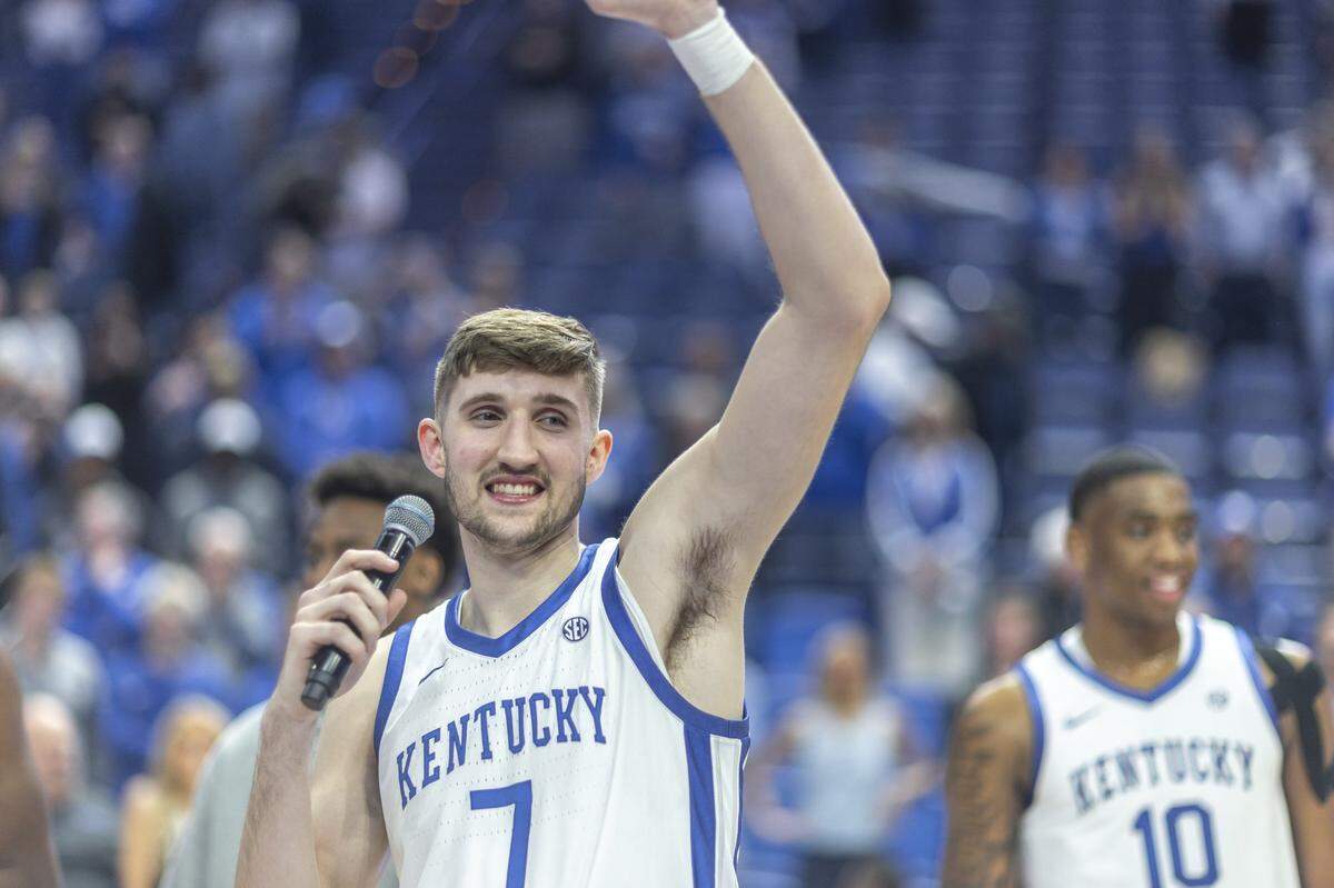 Kentucky forward Andrew Carr (7) talks to the crowd following Tuesday’s game against LSU at Rupp Arena.