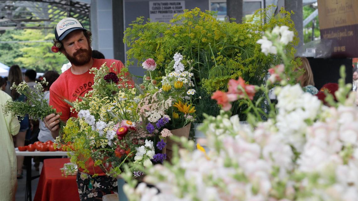 Want to find a farmers market? Here are locations, hours in Lexington area