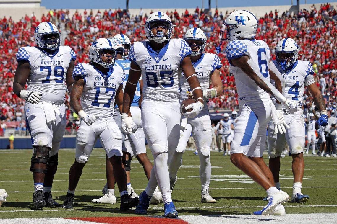 Kentucky tight end Jordan Dingle (85) celebrated with teammates after making a 17-yard touchdown catch from Will Levis to tie the Wildcats with host Mississippi at 19 in the fourth quarter of what ultimately became a 22-19 UK loss to Ole Miss in Oxford in 2022.