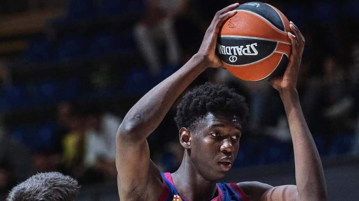 Sayon Keita, an international center, visits UK basketball | Lexington ...