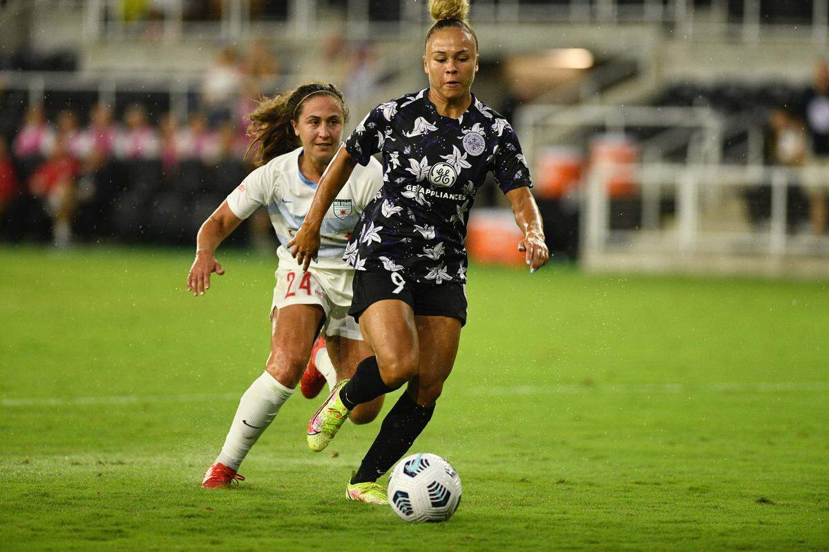 Racing Louisville’s Ebony Salmon (9) dispossessed Chicago’s Danielle Colaprico (24) in front of the goal and went in for the score Wednesday night. Salmon’s shot, which went between the goalkeeper’s legs, provided the only regulation goal of the night for Louisville.