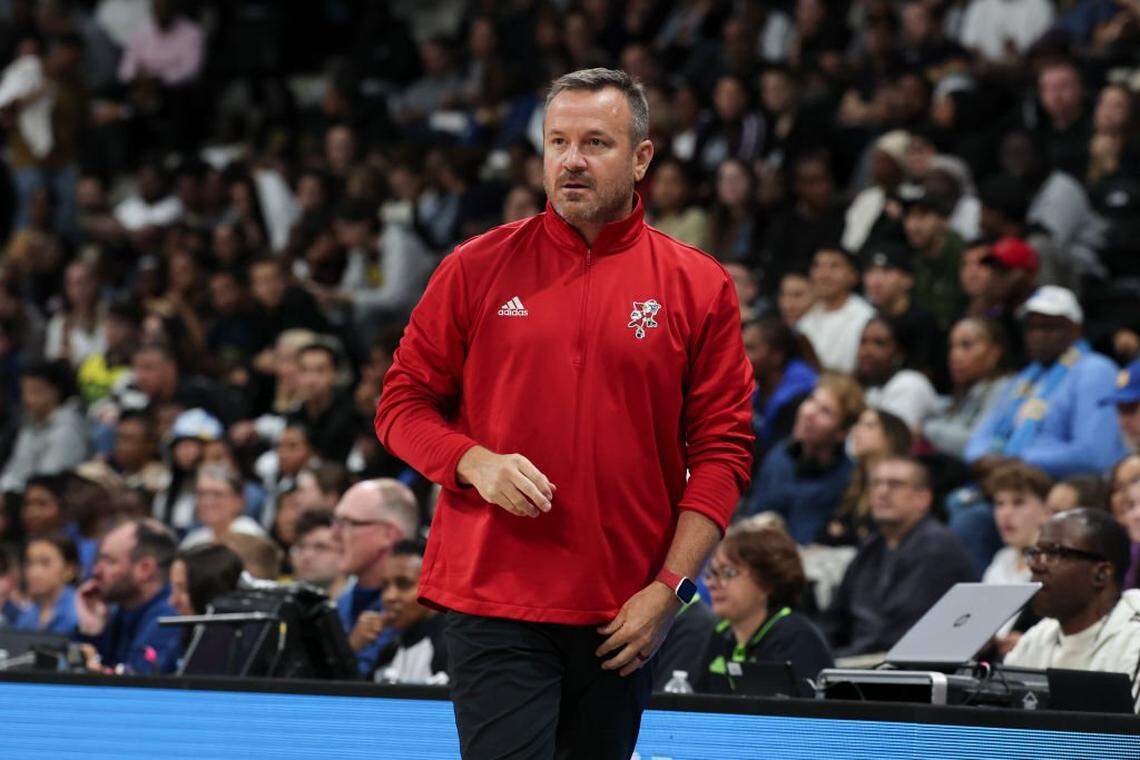 Louisville coach Jeff Walz is 10-7 head-to-head vs. Kentucky. The No. 21 Cardinals will play host to Kenny Brooks and the No. 20 Wildcats on Saturday.