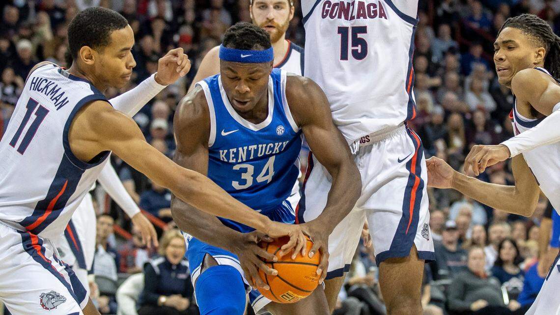 Kentucky falling behind early in Bracketology projections. Here’s why that’s important.