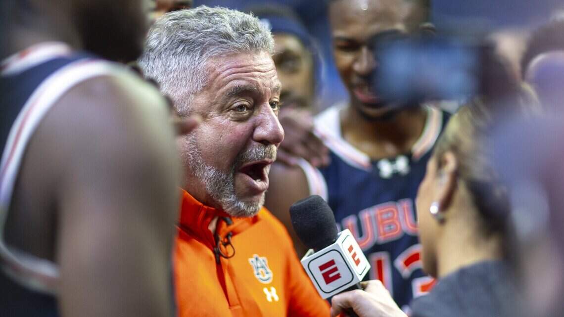 Nach seinem Wechsel zum Kommentatorentisch spricht Bruce Pearl über ...