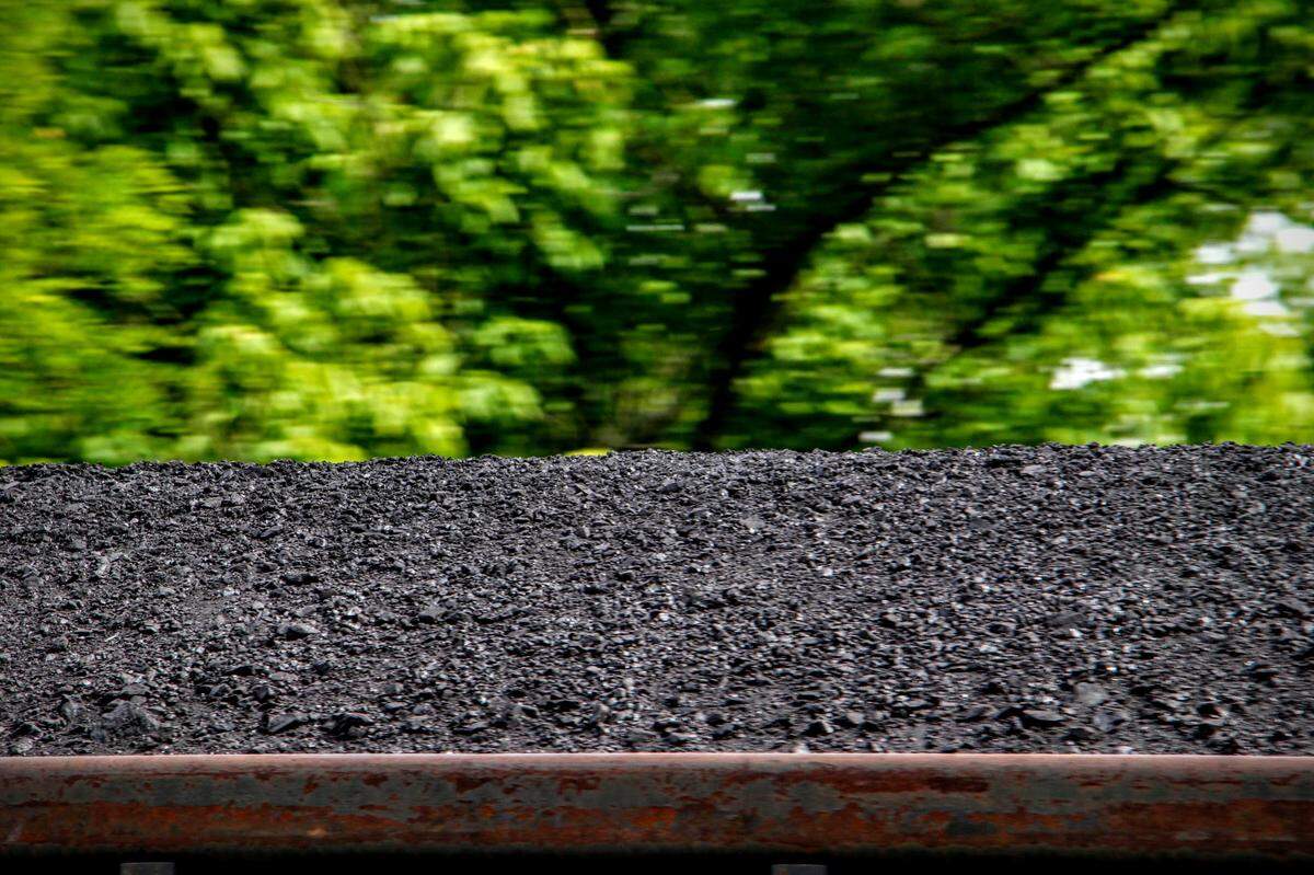Most coal-fired power plants in Kentucky are old, and utilities are increasingly turning to other fuels as a cost-effective alternative.