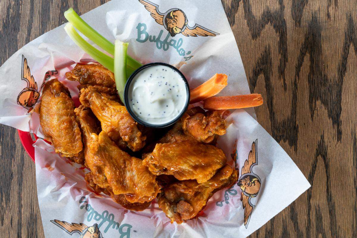 Buffalo’s Express, known for its world-famous chicken wings and proprietary wing sauces, will be in a dual concept location with Fatburger in Winchester.