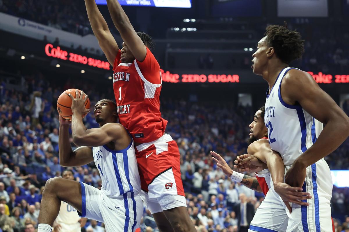 Kentucky’s Lamont Butler drives against Western Kentucky’s Blaise Keita during Tuesday night’s game in Rupp Arena.