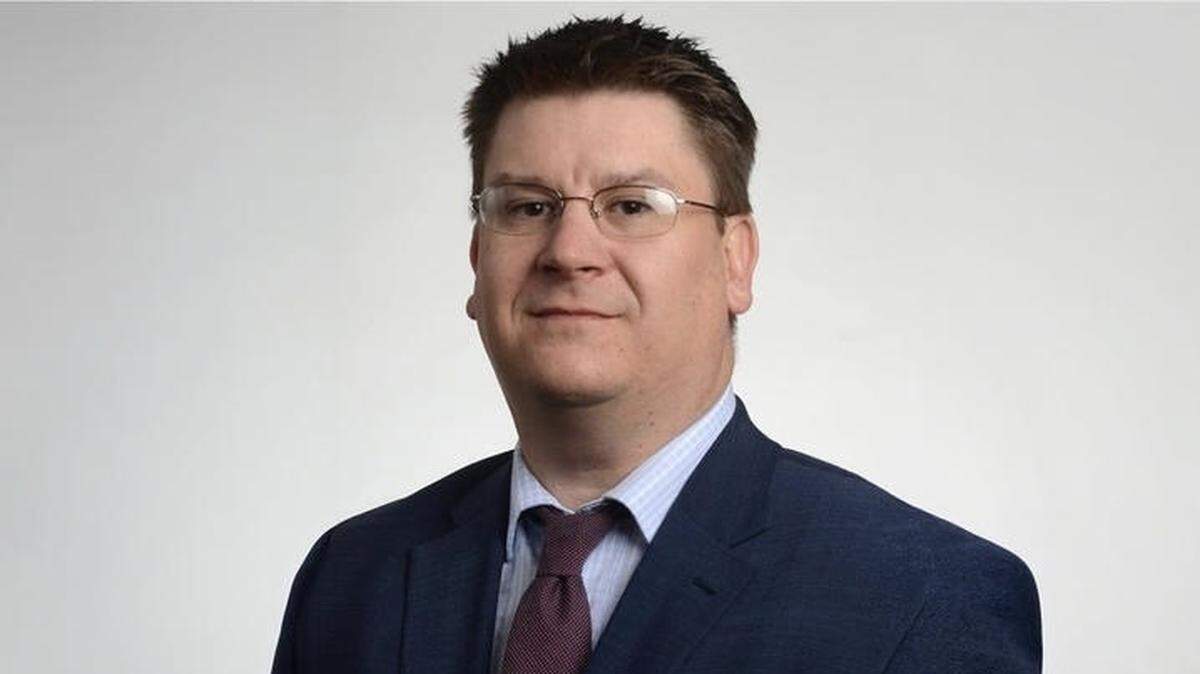 Headshot of James Joseph “Jim” Buss, who will start working as dean of the University of Kentucky’s Lewis Honors College on July 1, 2026.