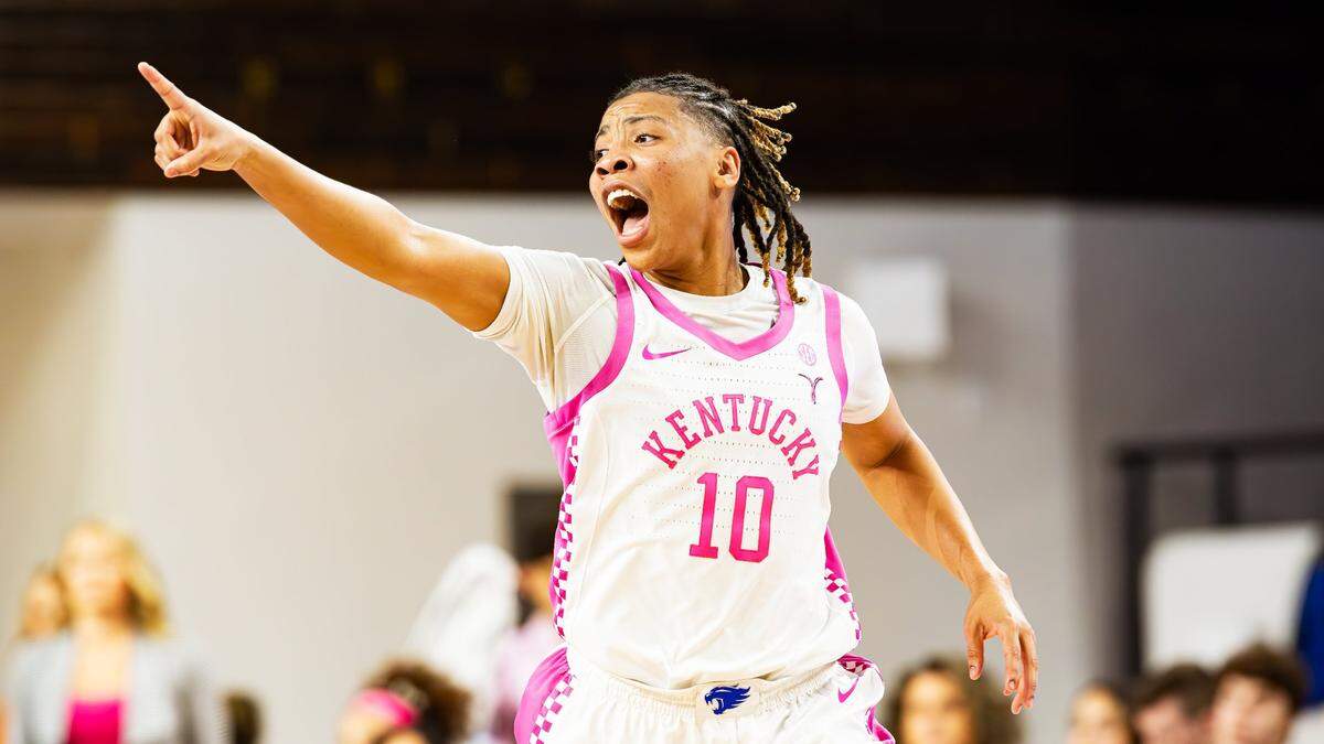 Dazia Lawrence averaged 12.9 points and shot 39 percent from 3-point range in her one season at Kentucky after transferring from Charlotte.