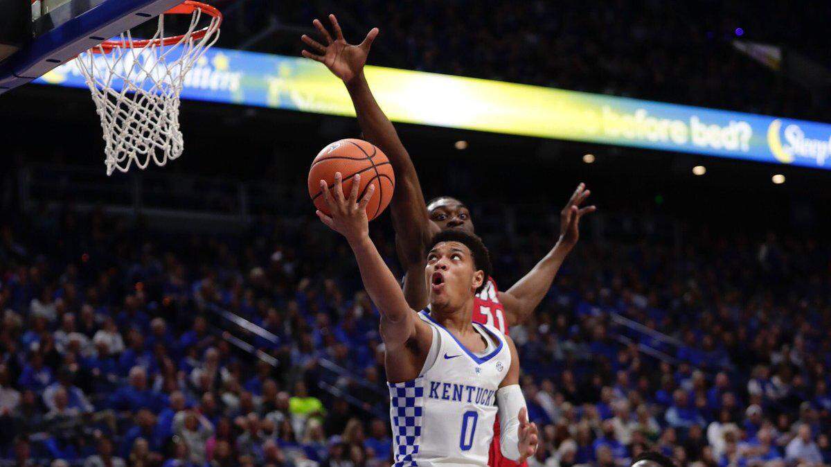 Quade Green drove to the basket in Kentucky's game against Illinois-Chicago on Sunday night.