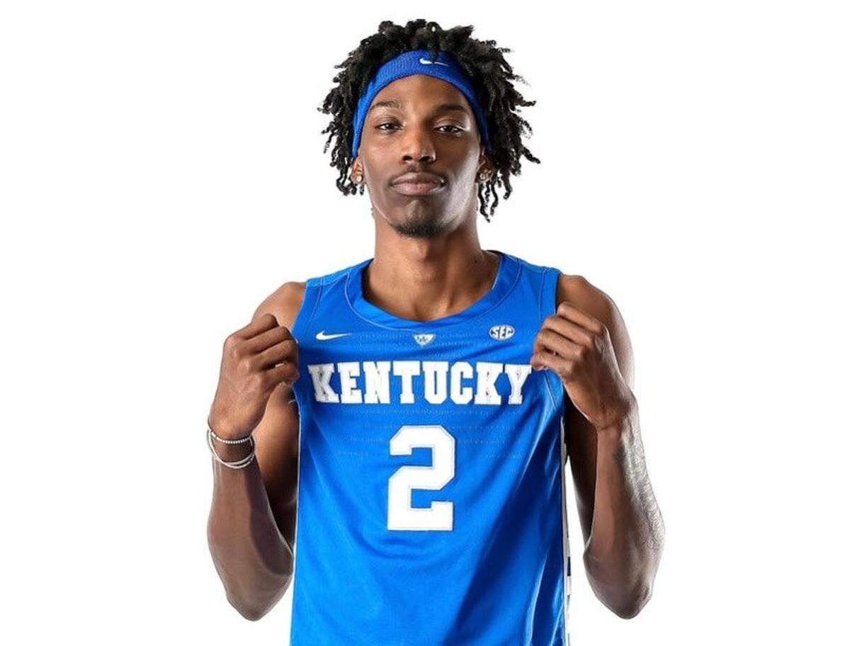 Aaron Bradshaw posed for photos in a Kentucky jersey during his official visit to Lexington in June. Bradshaw committed to Kentucky on Friday night.